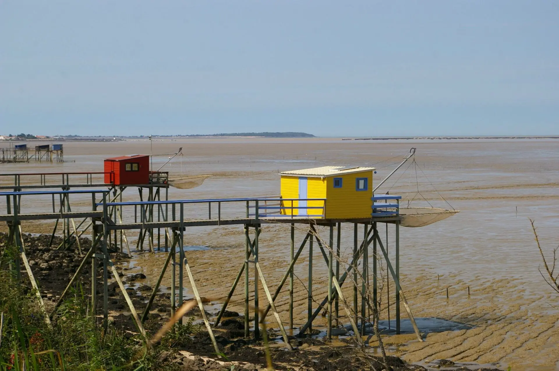 Carrelets cabanes de pêcheurs sur pilotis